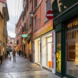 Fusari A Piazza Maggiore By Wonderful Italy Affittacamere